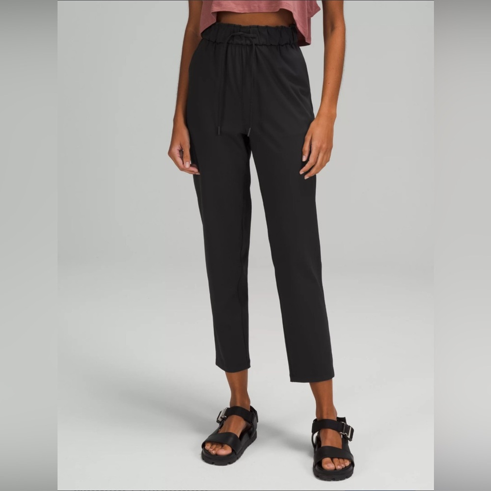 lululemon athletica womens Black Joggers 26 in inseam like NEW